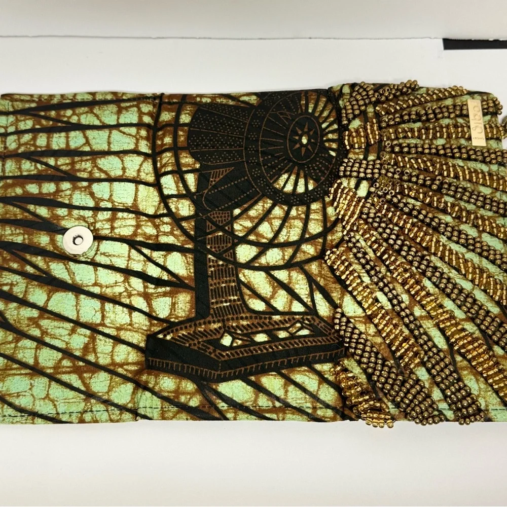 Beaded art deco wallet/Crossbody bag EUC
Comes w/ insert & 42”chain. No callouts - Picture 10 of 10
